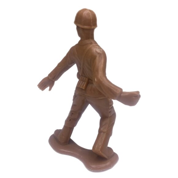 Large Tan & Green Plastic Army Men 3 3/4 - 4 Inches Tall Lot of 6 - Picture 11 of 13